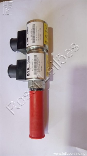   válvula solenóide Eaton Vickers modelo 300aa00081a com duas bobinas